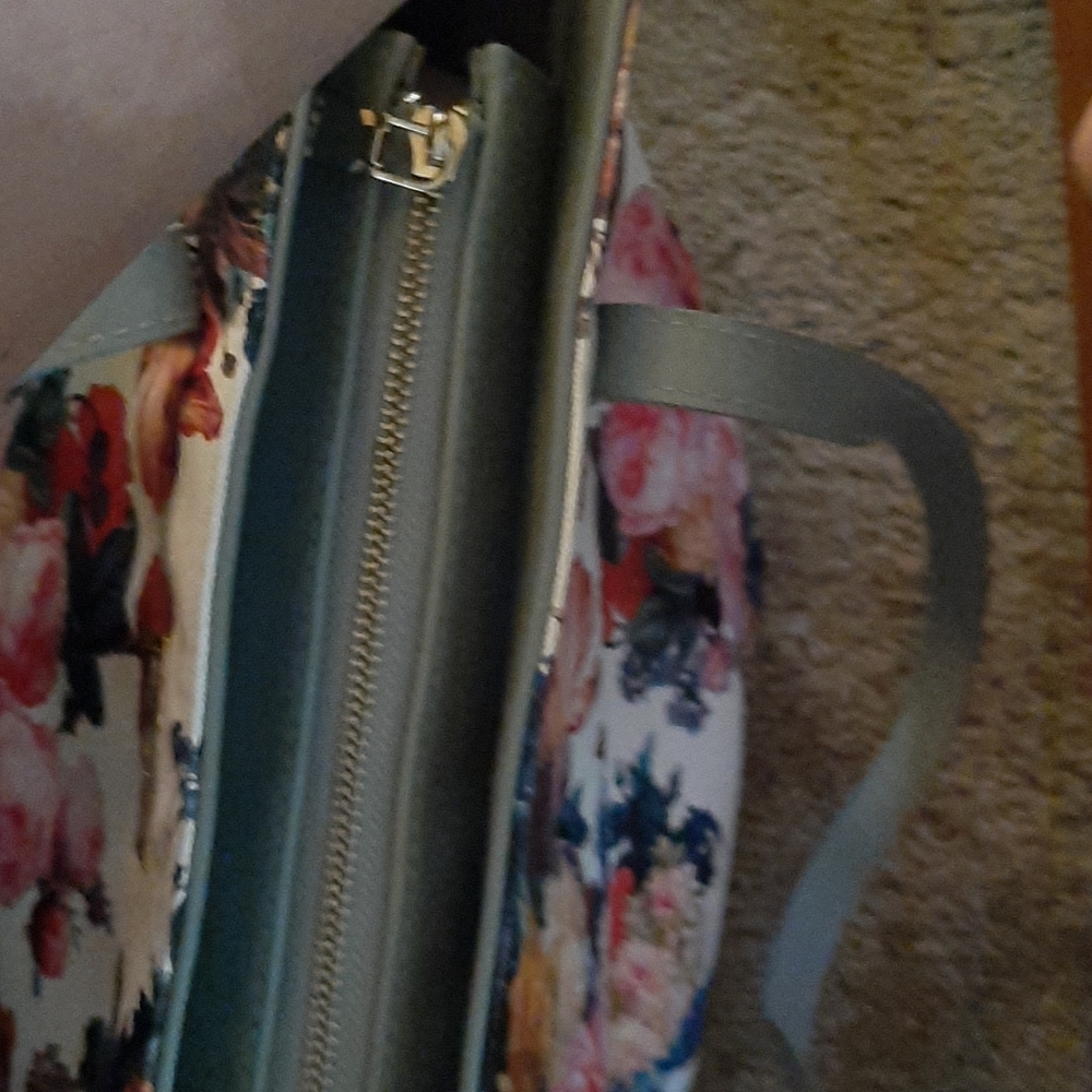 BEBE FLORAL TOTE.  M